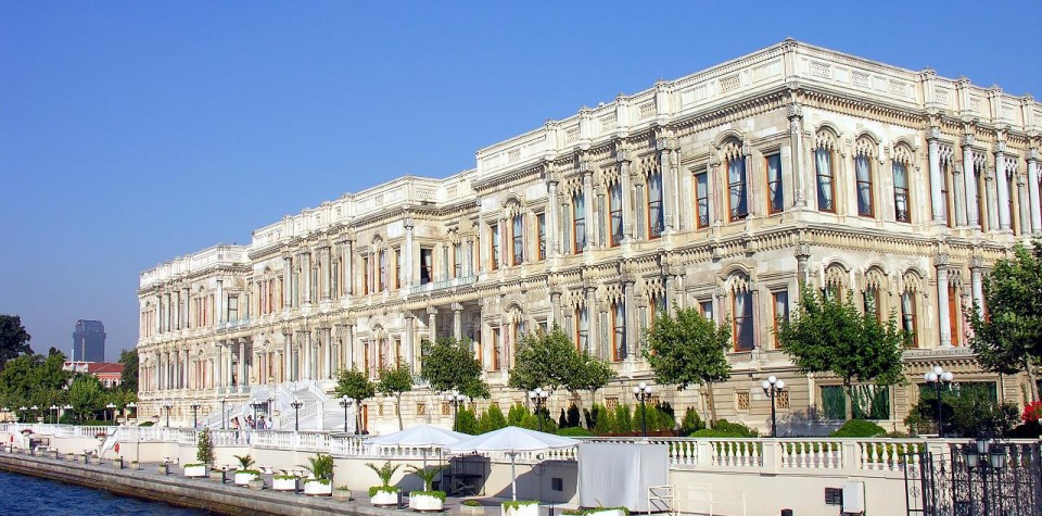 ÇIRAĞAN SARAYI
